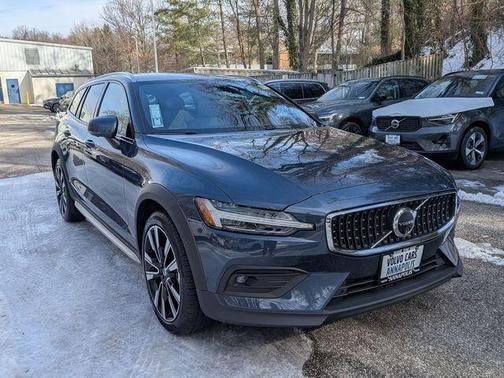 2025 Volvo V60 Cross Country B5 Ultra