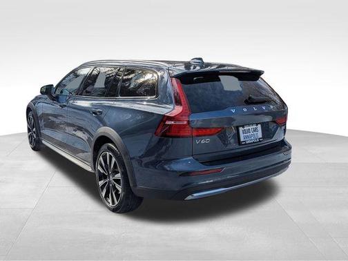 2025 Volvo V60 Cross Country B5 Ultra