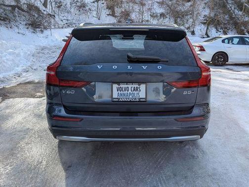 2025 Volvo V60 Cross Country B5 Ultra