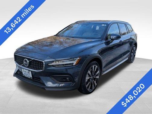 2025 Volvo V60 Cross Country B5 Ultra
