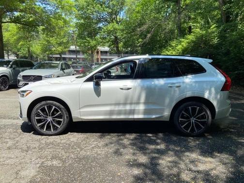 2025 Volvo XC60 B5 Plus