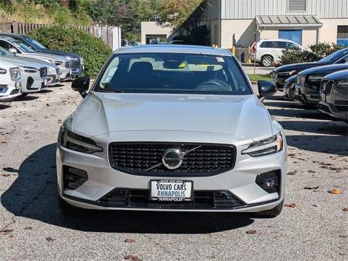 2023 Volvo S60 B5 Plus Dark Theme