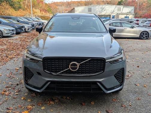 2023 Volvo XC60 B5 Plus Dark Theme