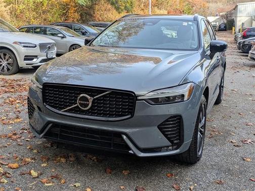 2023 Volvo XC60 B5 Plus Dark Theme