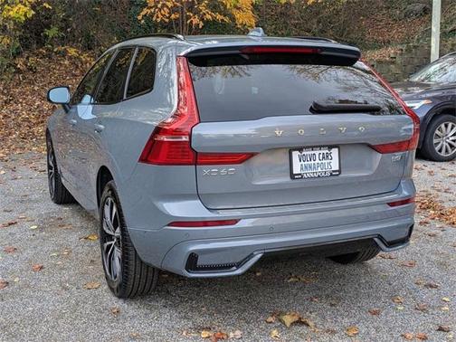 2023 Volvo XC60 B5 Plus Dark Theme