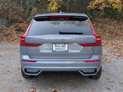 2023 Volvo XC60 B5 Plus Dark Theme