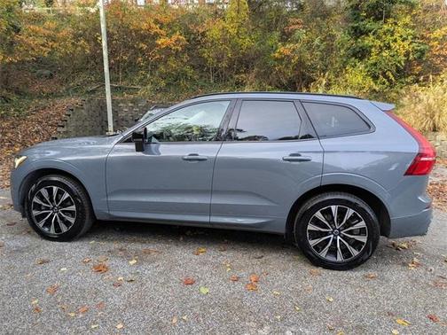 2023 Volvo XC60 B5 Plus Dark Theme