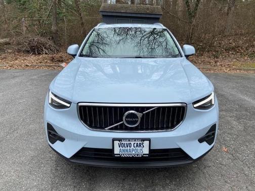 2025 Volvo XC40 B5 Plus Bright Theme