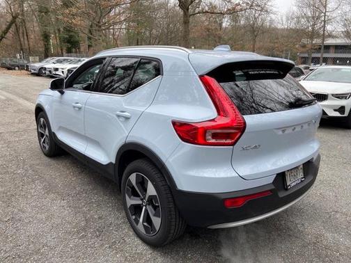 2025 Volvo XC40 B5 Plus Bright Theme