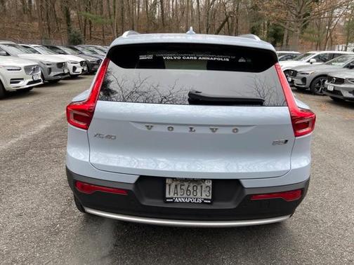 2025 Volvo XC40 B5 Plus Bright Theme