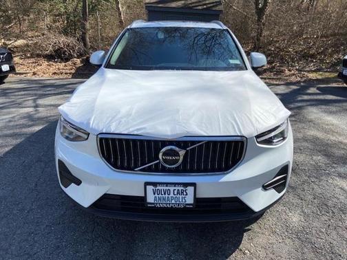 2025 Volvo XC40 B5 Core Bright Theme