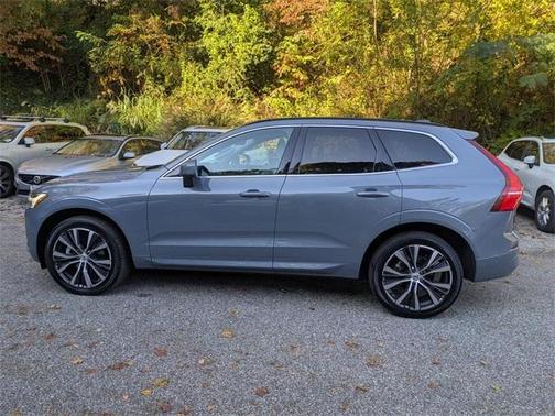 2022 Volvo XC60 B5 Momentum