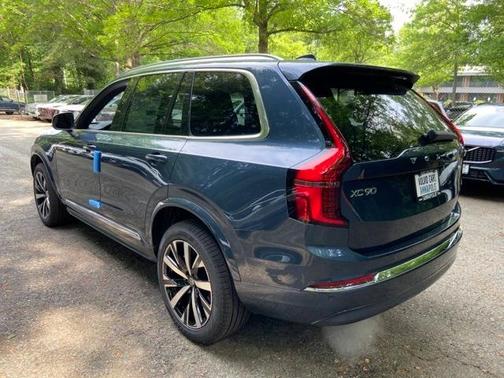 2025 Volvo XC90 B5 Core