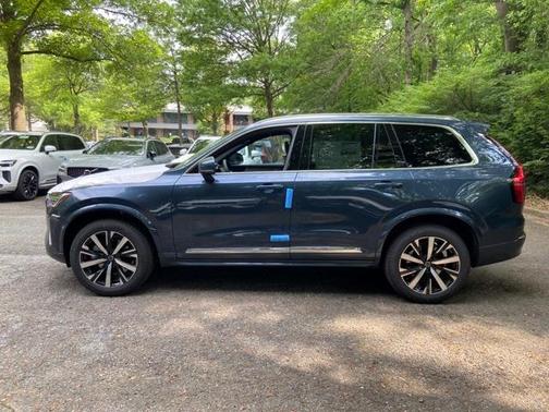 2025 Volvo XC90 B5 Core