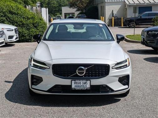 2024 Volvo S60 B5 Plus Dark Theme