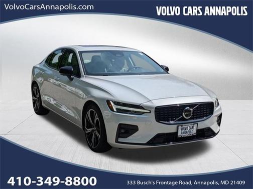 2024 Volvo S60 B5 Plus Dark Theme
