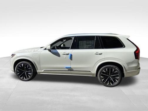 2026 Volvo XC90 Plug-In Hybrid T8 Plus 7-Seater
