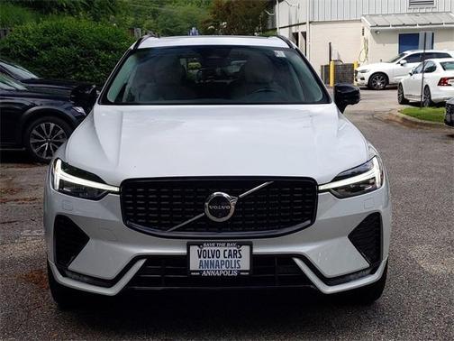2024 Volvo XC60 B5 Plus Dark Theme