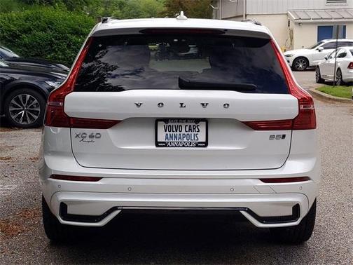 2024 Volvo XC60 B5 Plus Dark Theme
