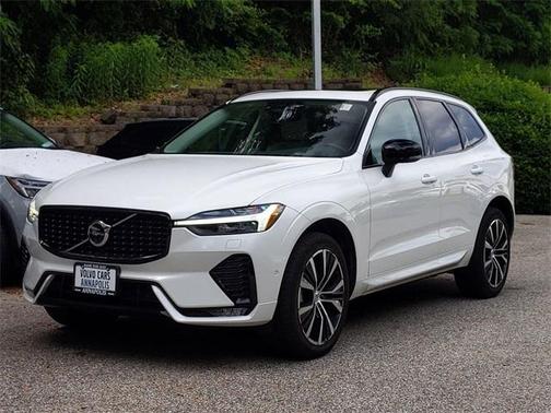 2024 Volvo XC60 B5 Plus Dark Theme