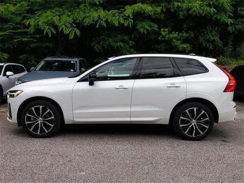 2024 Volvo XC60 B5 Plus Dark Theme