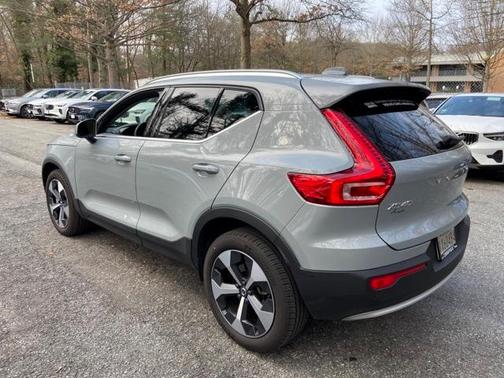 2025 Volvo XC40 B5 Plus Bright Theme
