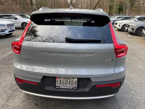 2025 Volvo XC40 B5 Plus Bright Theme