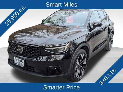 2023 Volvo XC40 B5 Plus Dark Theme