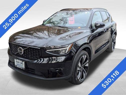 2023 Volvo XC40 B5 Plus Dark Theme
