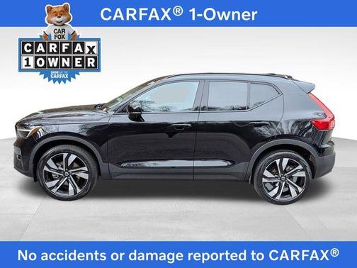 2023 Volvo XC40 B5 Plus Dark Theme