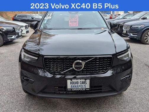 2023 Volvo XC40 B5 Plus Dark Theme