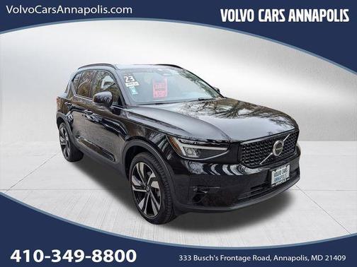 2023 Volvo XC40 B5 Plus Dark Theme