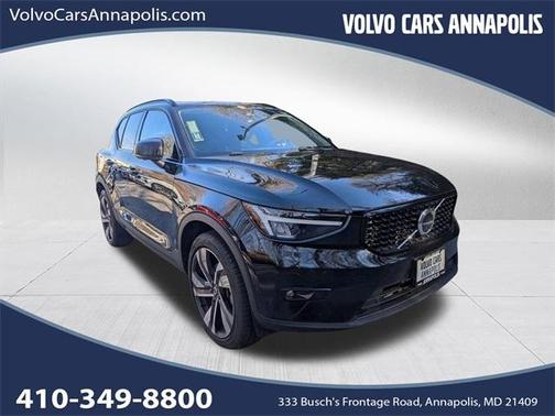 2023 Volvo XC40 B5 Plus Dark Theme