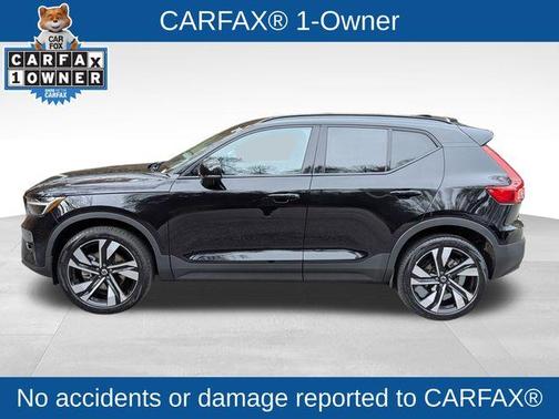 2023 Volvo XC40 B5 Plus Dark Theme