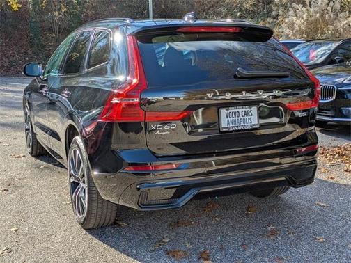 2023 Volvo XC60 B5 Plus Dark Theme