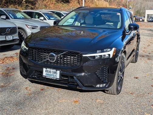 2023 Volvo XC60 B5 Plus Dark Theme