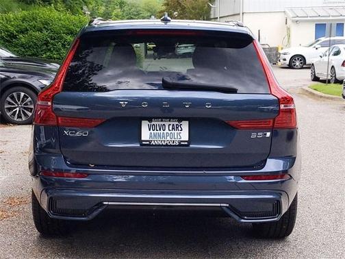 2023 Volvo XC60 B5 Plus Dark Theme