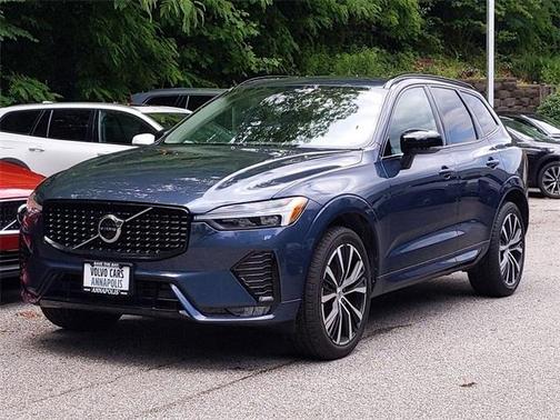 2023 Volvo XC60 B5 Plus Dark Theme
