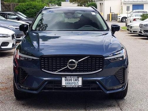 2023 Volvo XC60 B5 Plus Dark Theme
