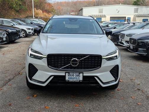 2023 Volvo XC60 B5 Ultimate Dark Theme