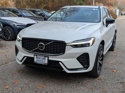 2023 Volvo XC60 B5 Ultimate Dark Theme