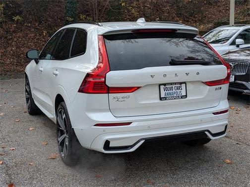 2023 Volvo XC60 B5 Ultimate Dark Theme