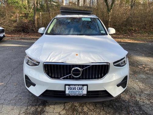 2025 Volvo XC40 B5 Core Bright Theme