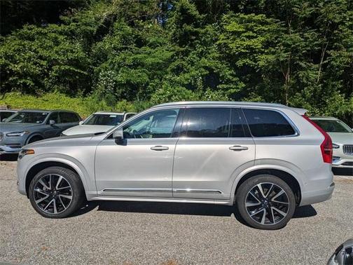 2023 Volvo XC90 B5 Plus