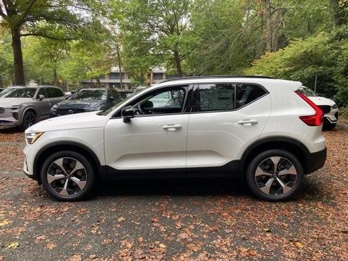 2026 Volvo XC40 B5 Plus