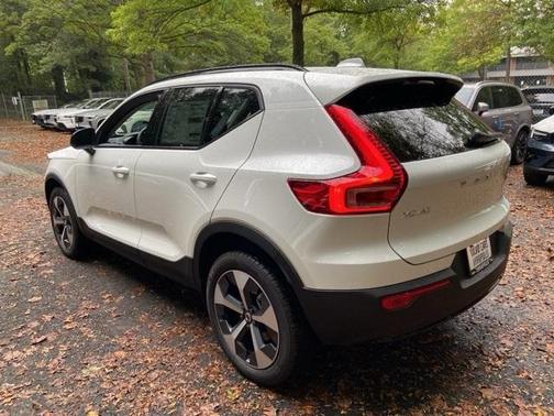 2026 Volvo XC40 B5 Plus