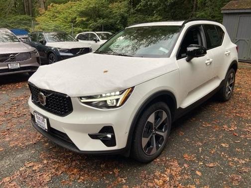 2026 Volvo XC40 B5 Plus