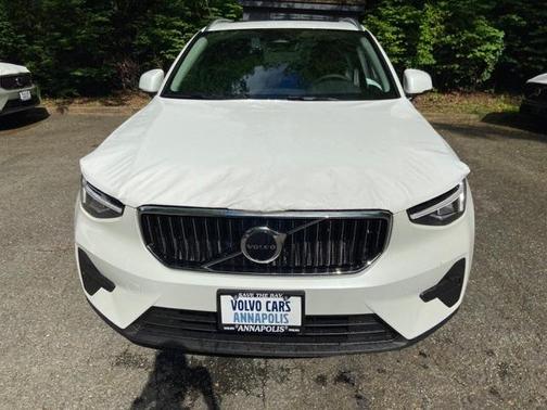 2025 Volvo XC40 B5 Core Bright Theme