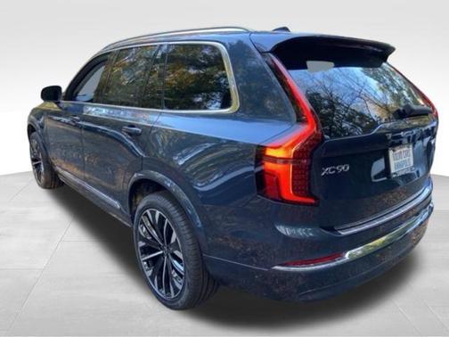 2026 Volvo XC90 Plug-In Hybrid T8 Plus 6-Seater
