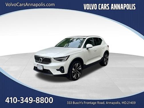Crystal White 2024 Volvo XC40 Plus